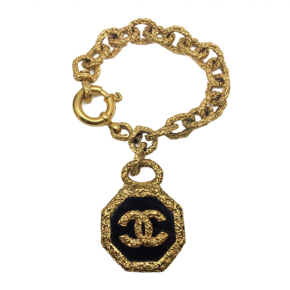 Chanel Charm Bracelet, Vintage Chanel, Chanel Jewellery, Vintage Costume Jewellery, Vintage Jewellery, Vintage Necklace, Vintage Jewelry, Jewellery Shop, Costume Jewellery, Vintage Costume Jewellery