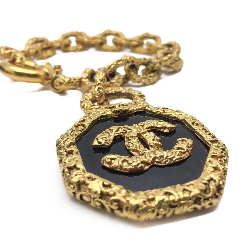 Chanel Charm Bracelet, Vintage Chanel, Chanel Jewellery, Vintage Costume Jewellery, Vintage Jewellery, Vintage Necklace, Vintage Jewelry, Jewellery Shop, Costume Jewellery, Vintage Costume Jewellery