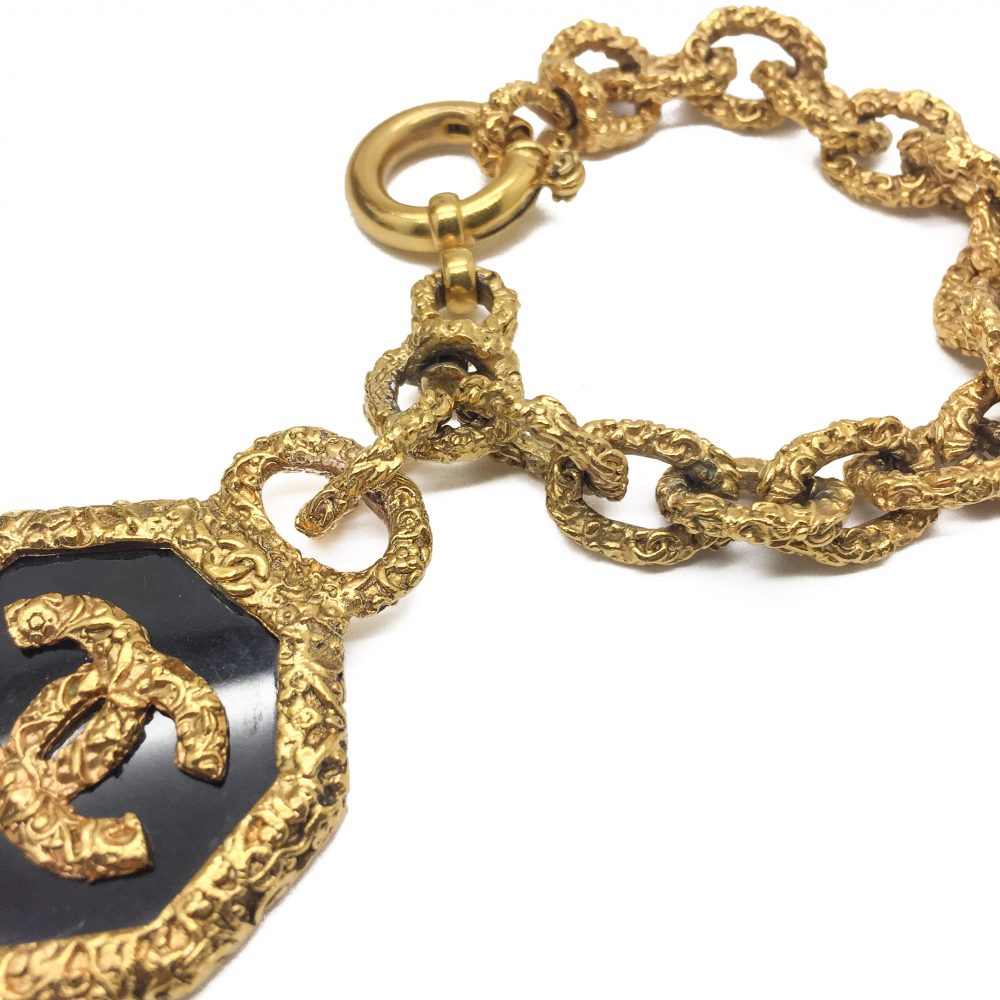 Chanel Charm Bracelet, Vintage Chanel, Chanel Jewellery, Vintage Costume Jewellery, Vintage Jewellery, Vintage Necklace, Vintage Jewelry, Jewellery Shop, Costume Jewellery, Vintage Costume Jewellery