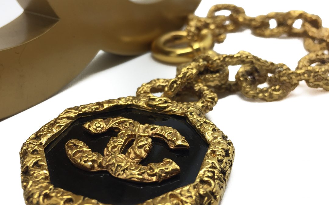 Chanel Charm Bracelet, Vintage Chanel, Chanel Jewellery, Vintage Costume Jewellery, Vintage Jewellery, Vintage Necklace, Vintage Jewelry, Jewellery Shop, Costume Jewellery, Vintage Costume Jewellery