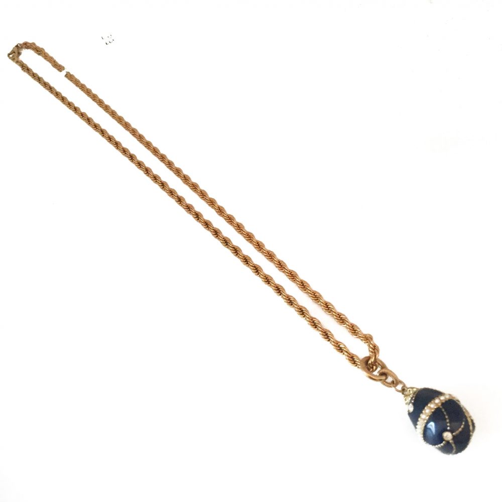 Vintage egg Pendant, egg jewellery, Vintage Costume Jewellery, Vintage Jewellery, Vintage Jewelry, Jewellery Shop, Costume Jewellery, Vintage Costume Jewellery