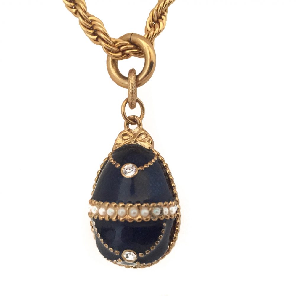 Vintage egg Pendant, egg jewellery, Vintage Costume Jewellery, Vintage Jewellery, Vintage Jewelry, Jewellery Shop, Costume Jewellery, Vintage Costume Jewellery