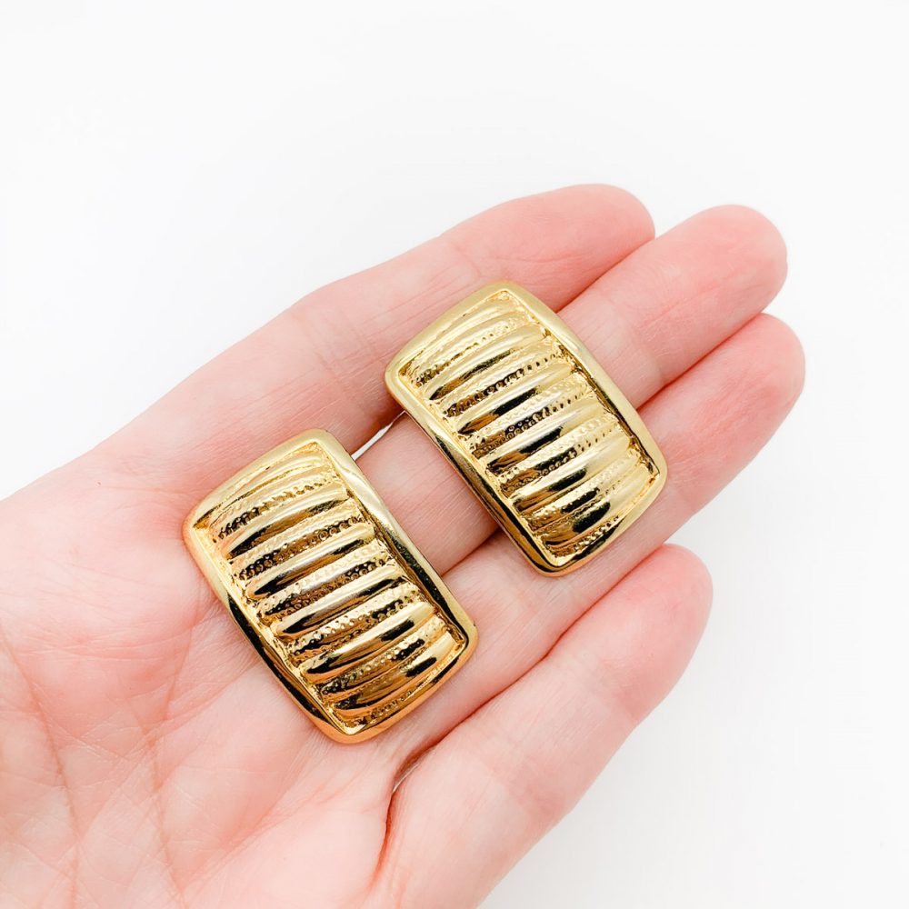 Vintage Gold Ribbed Earrings