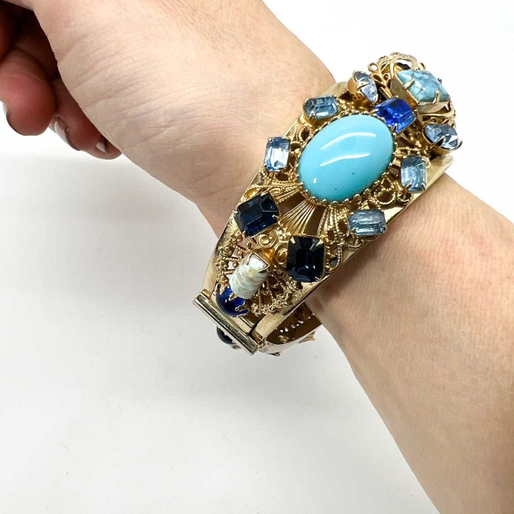 Vintage Blue Teardrop Clamper