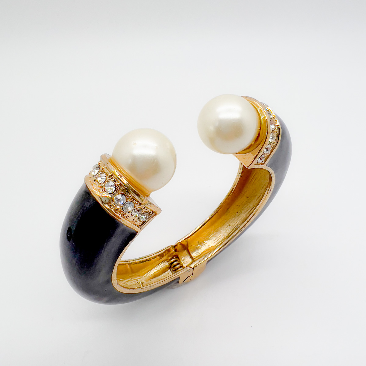 Jennifer Gibson Jewellery Bracelet 1720 (5) Vintage Enamel Pearl Torque Cuff