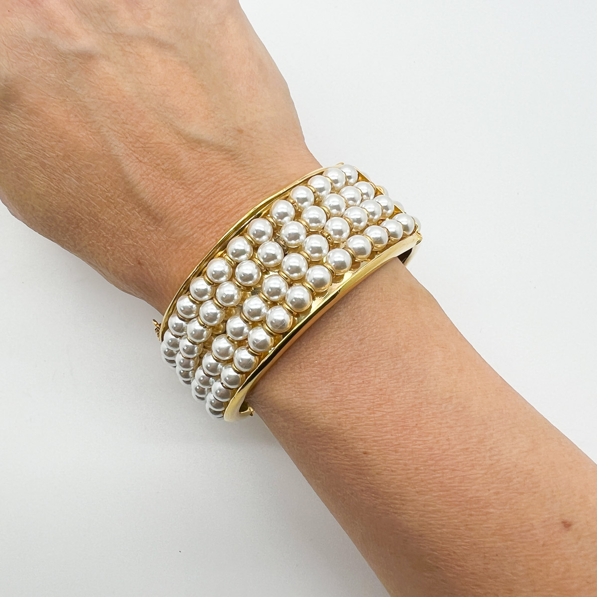 Jennifer Gibson Jewellery Bracelet 1729 (5) Vintage Whole Pearl Bangle