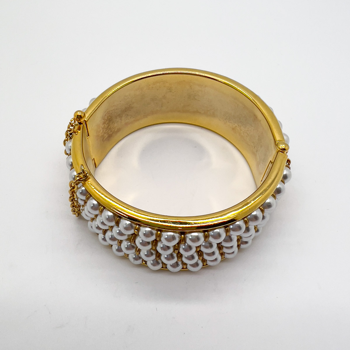 Jennifer Gibson Jewellery Bracelet 1729 (7) Vintage Whole Pearl Bangle