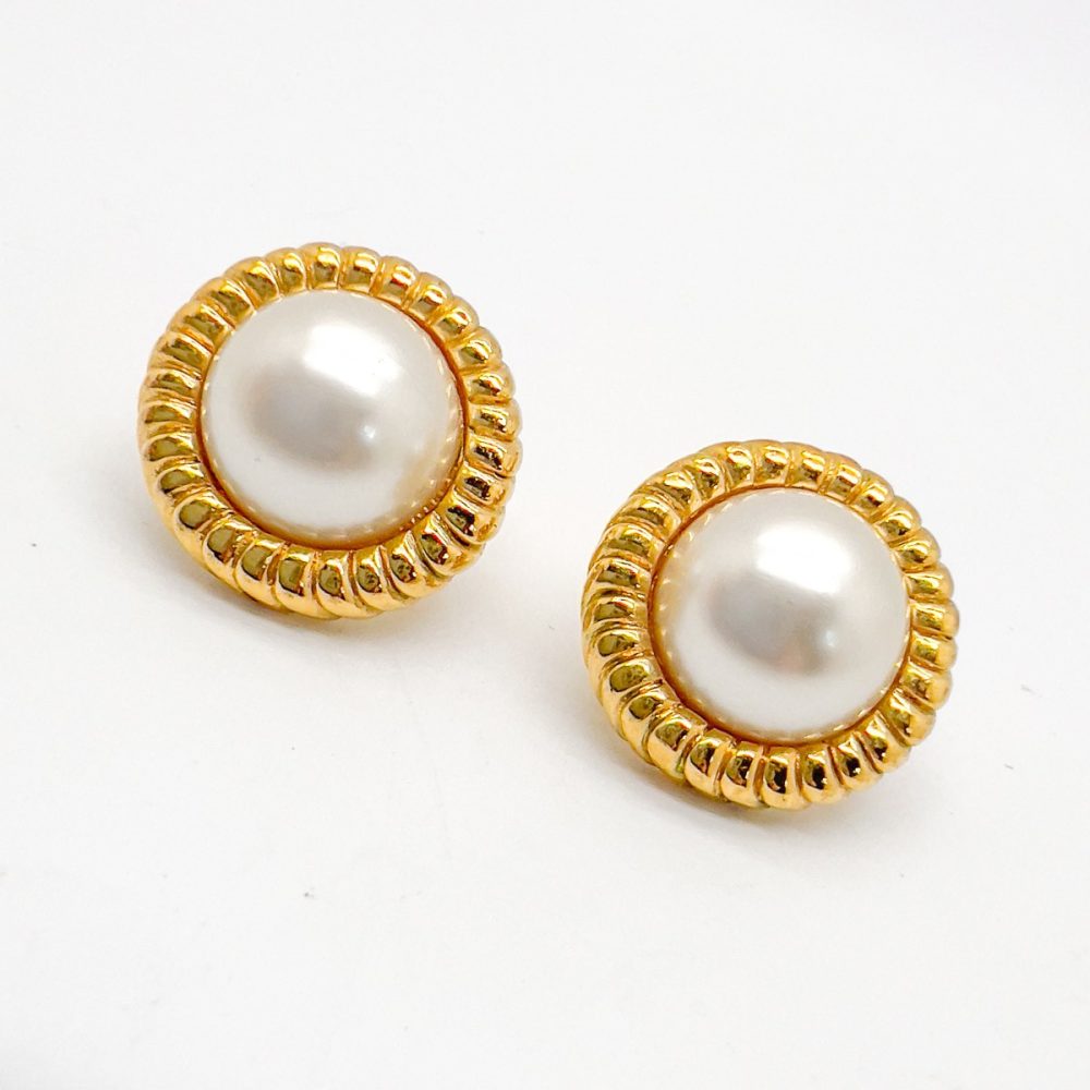 Vintage Pearl Ribbed Gallery Earrings