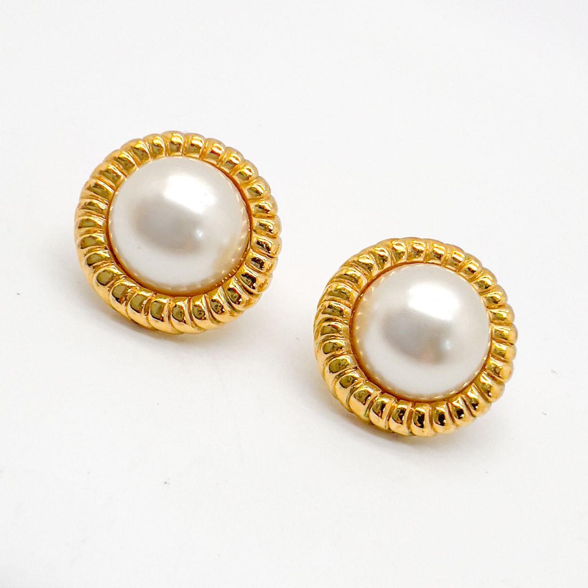 Jennifer Gibson Jewellery Earrings 1732 (2) Vintage Pearl Ribbed Gallery Earrings