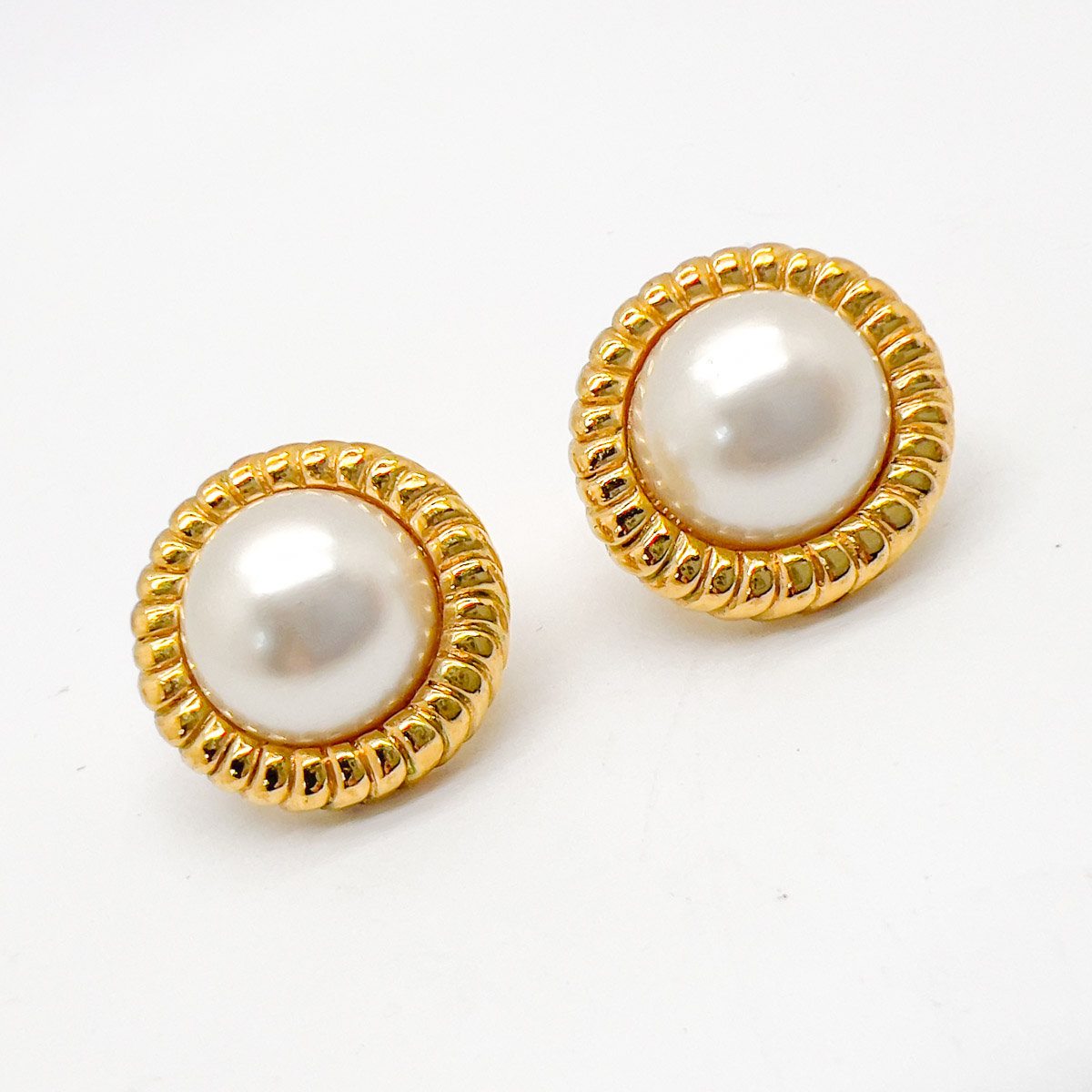 Jennifer Gibson Jewellery Earrings 1732 (3) Vintage Pearl Ribbed Gallery Earrings