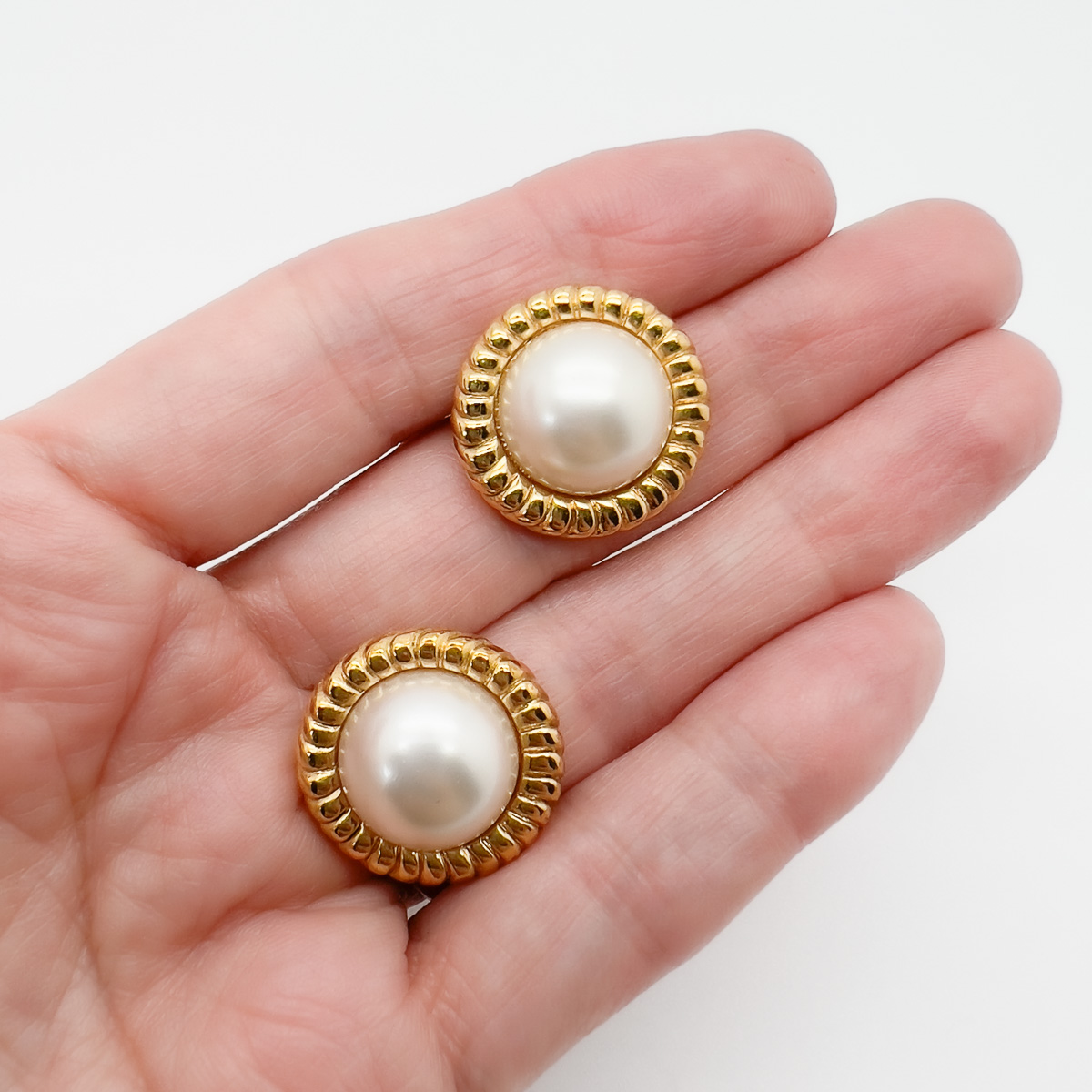 Jennifer Gibson Jewellery Earrings 1732 (4) Vintage Pearl Ribbed Gallery Earrings