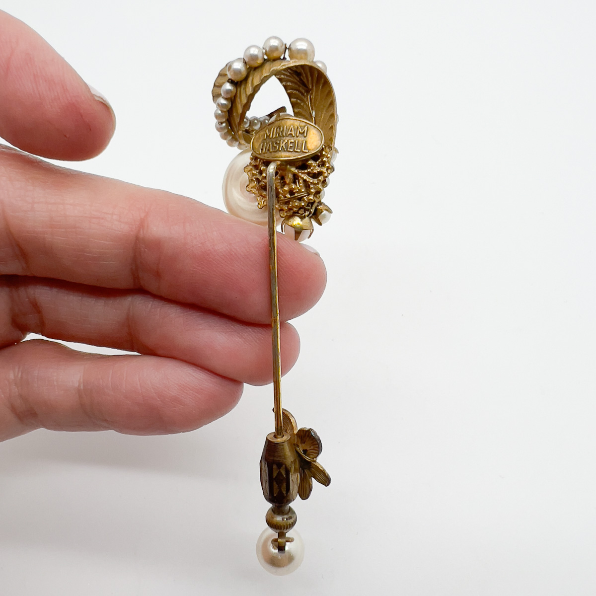 Jennifer Gibson Jewellery Brooch 1759 (7) Vintage Miriam Haskell Pearl Droplet Pin