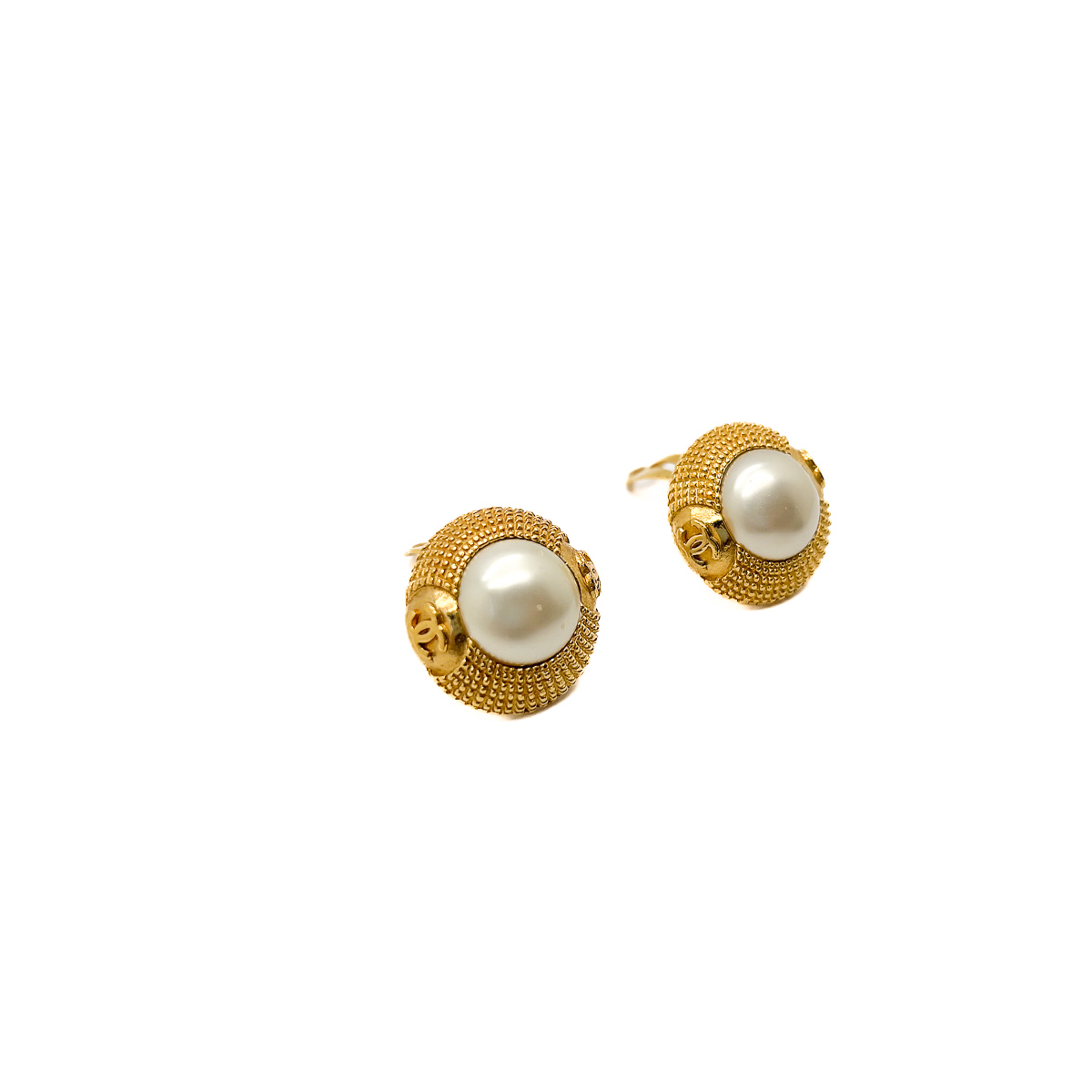 Jennifer Gibson Jewellery Chanel Pearl Earrings 1868 (1) Vintage Chanel Pearl Logo Earrings