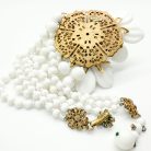 Jennifer Gibson Jewellery Vintage Miriam Haskell Milk Glass Corsage Necklace 2101 (9) Vintage Miriam Haskell White Flower Necklace