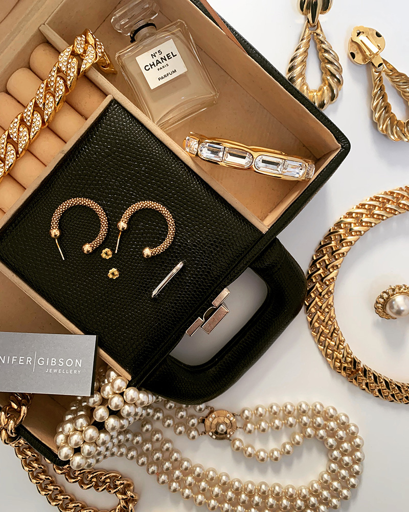 Sparkle This Christmas with the Perfect Vintage Jewel 