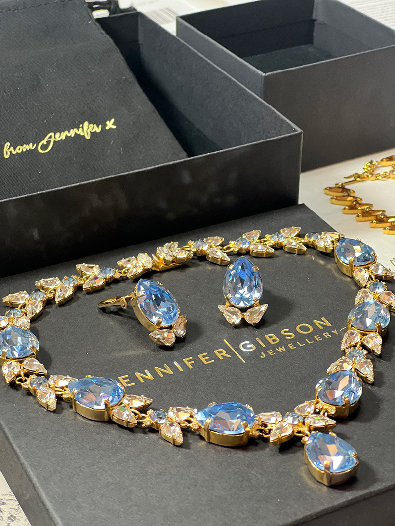 Sparkle This Christmas with the Perfect Vintage Jewel 