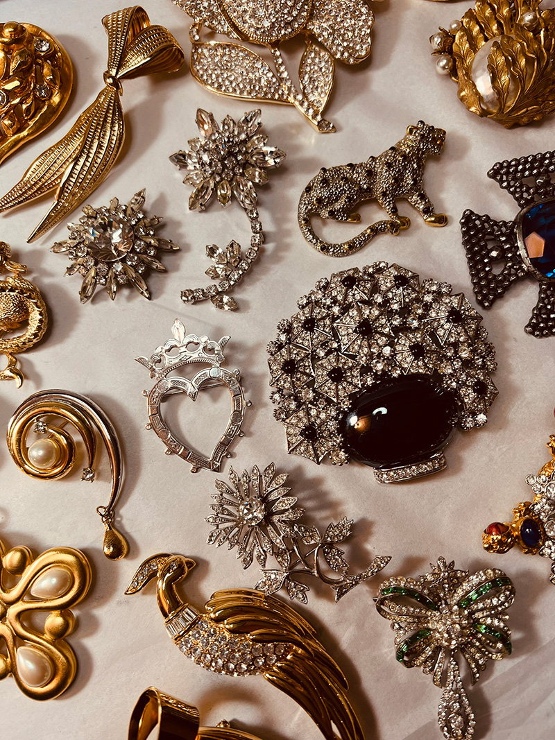 Sparkle This Christmas with the Perfect Vintage Jewel 