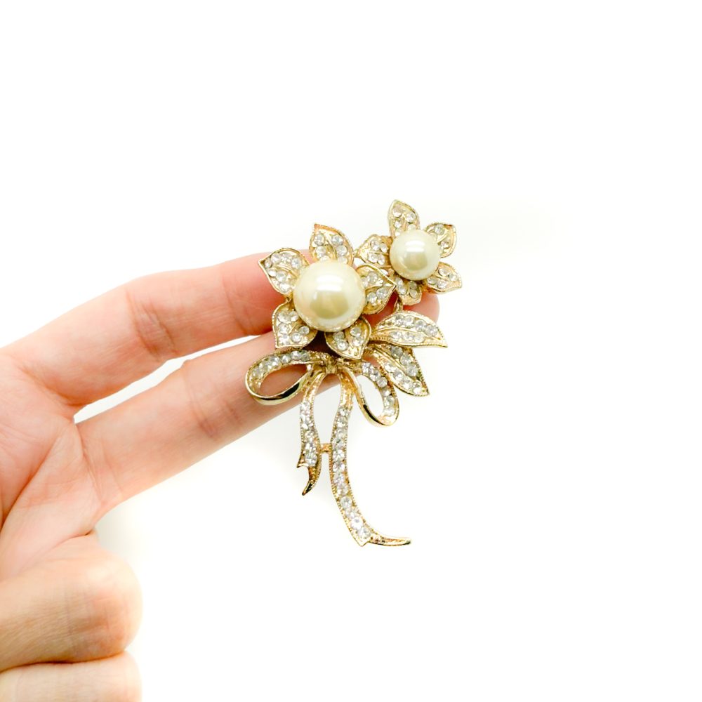 Vintage Pearl Flower Brooch