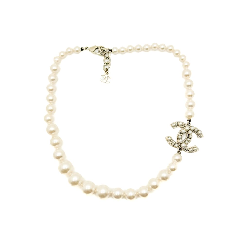 Preloved Chanel Pearl CC Logo Necklace