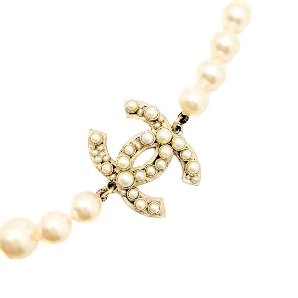 Preloved Chanel Pearl CC Logo Necklace