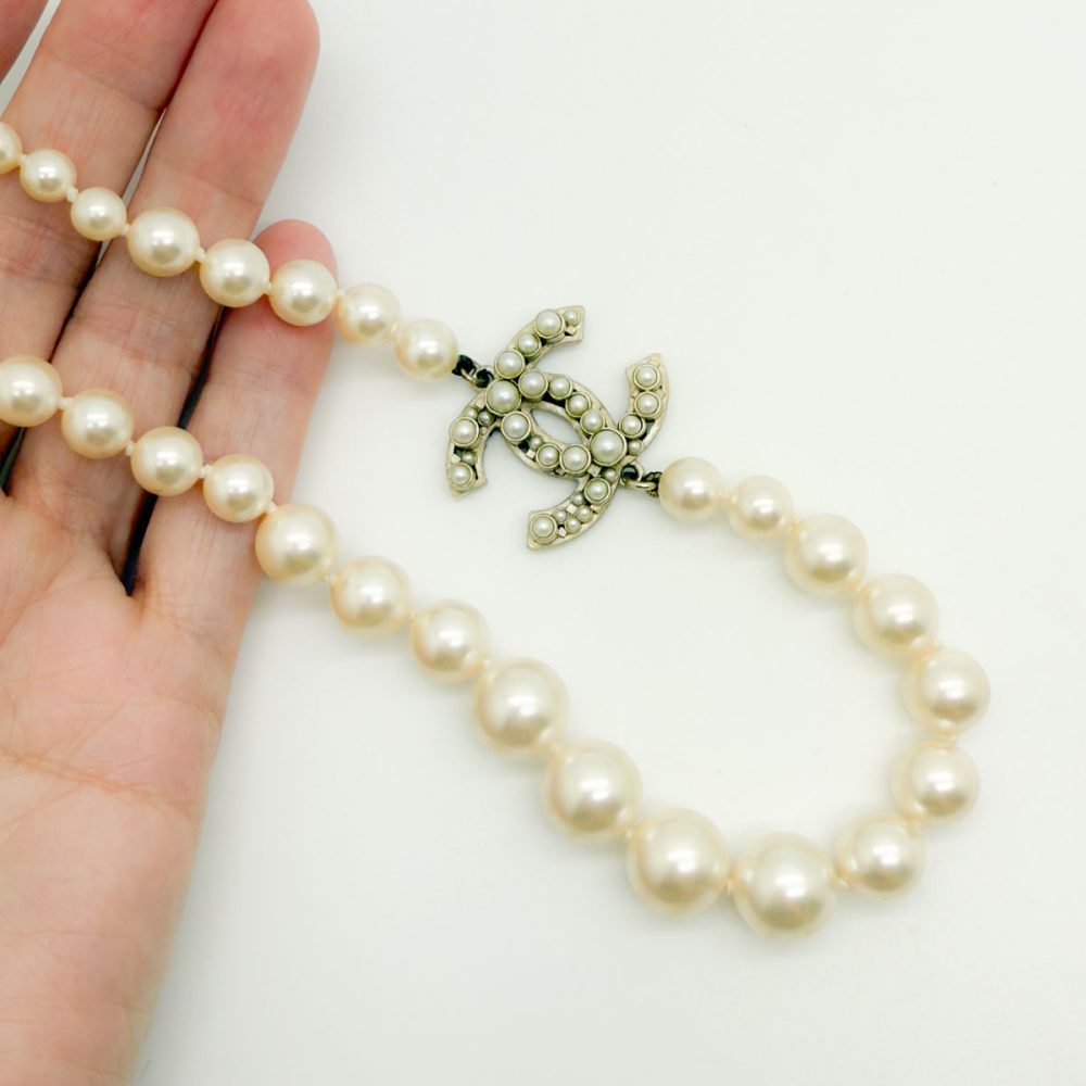 Preloved Chanel Pearl CC Logo Necklace