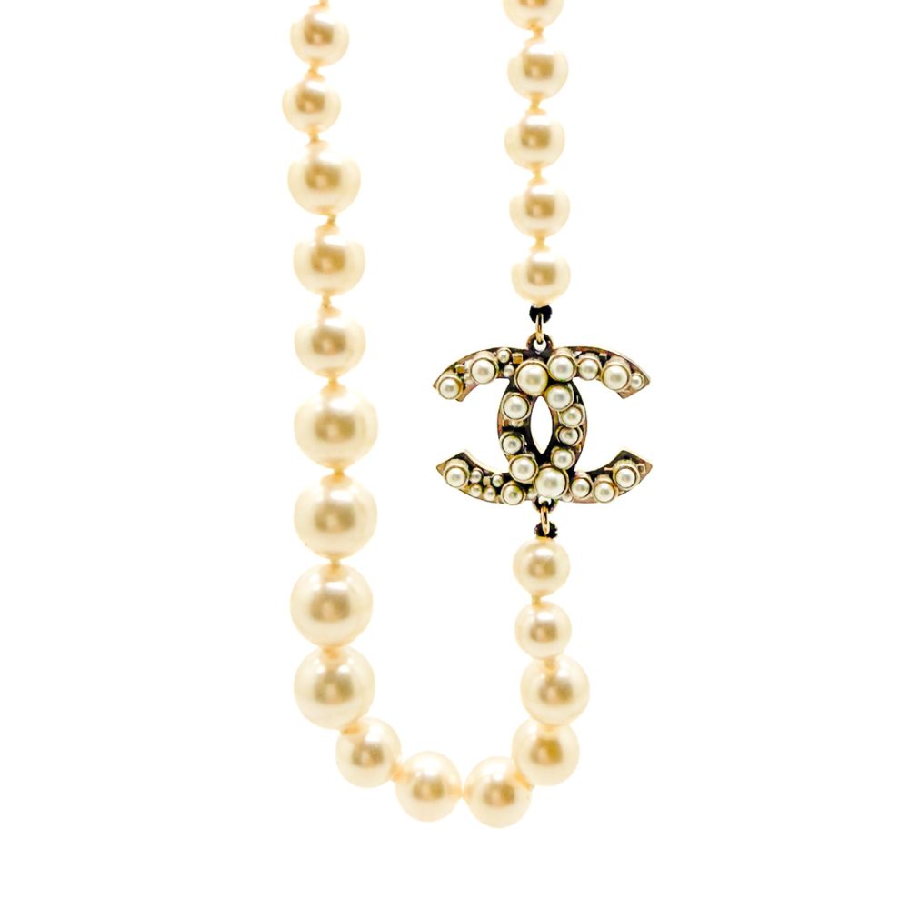 Preloved Chanel Pearl CC Logo Necklace