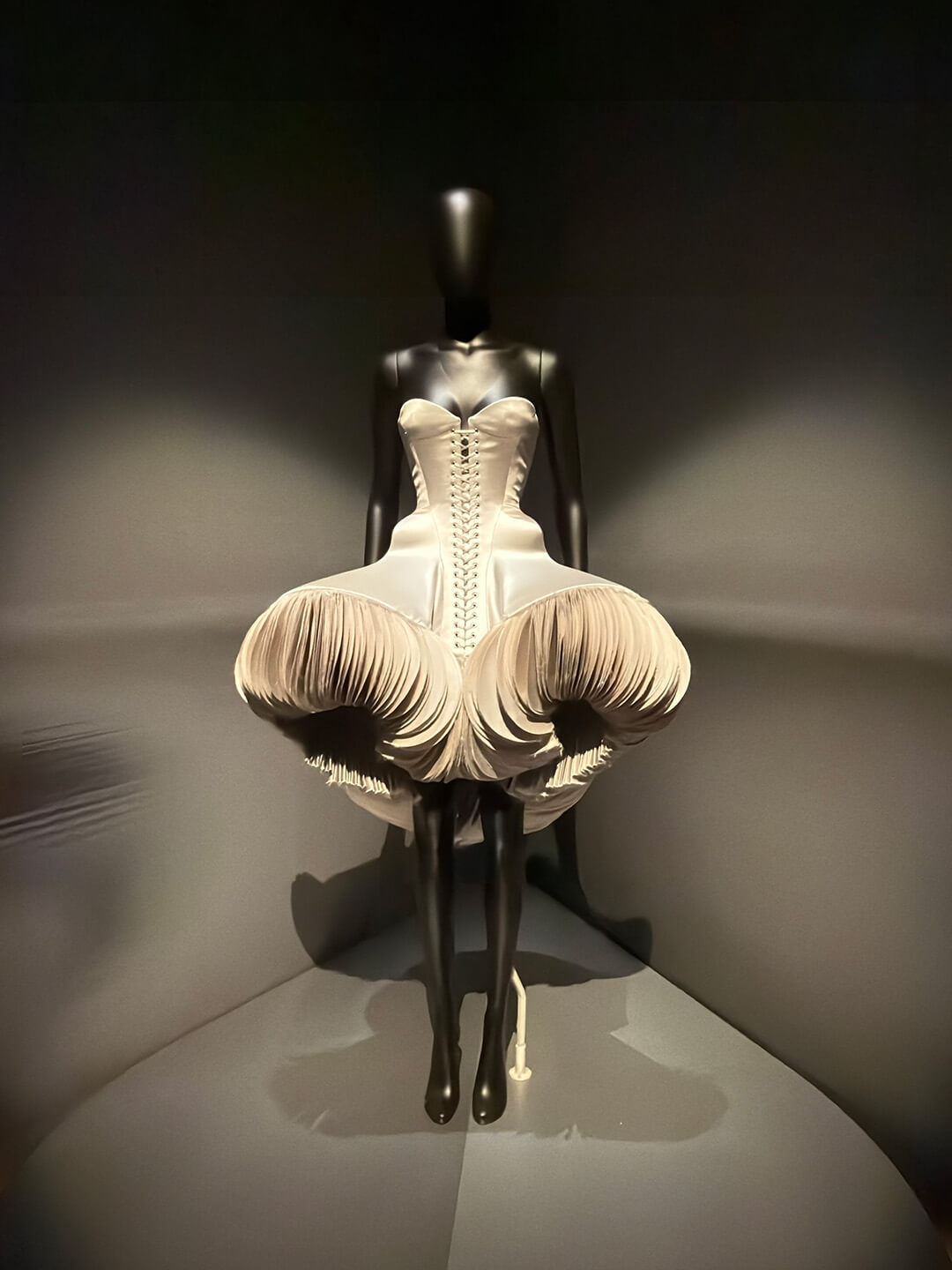 Jennifer’s Jewels Exhibited at The V&A’s ‘Schiaparelli: Fashion Becomes Art’ Exhibition