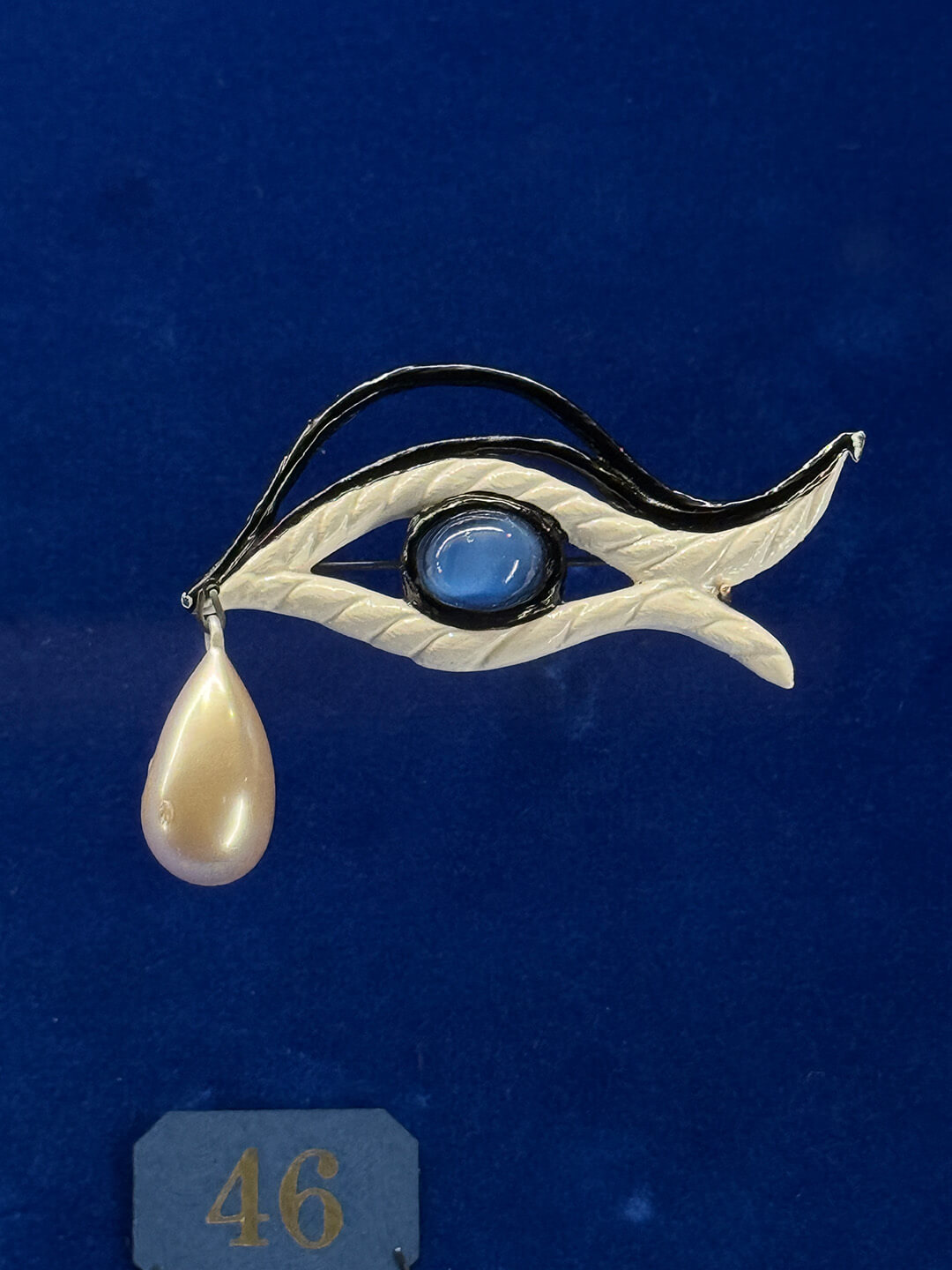 Jennifer’s Jewels Exhibited at The V&A’s ‘Schiaparelli: Fashion Becomes Art’ Exhibition