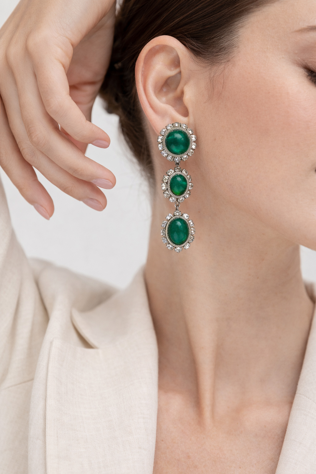 Sparkle This Christmas with the Perfect Vintage Jewel 