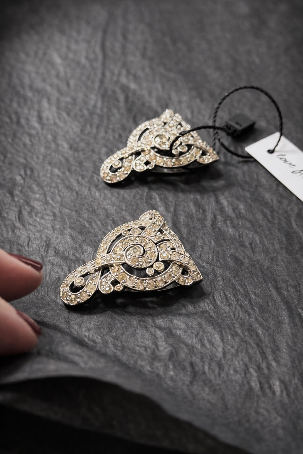 Sparkle This Christmas with the Perfect Vintage Jewel 