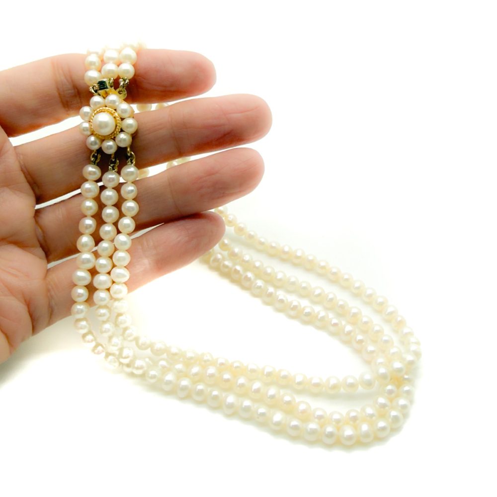 Vintage Flower Clasp Pearl Necklace