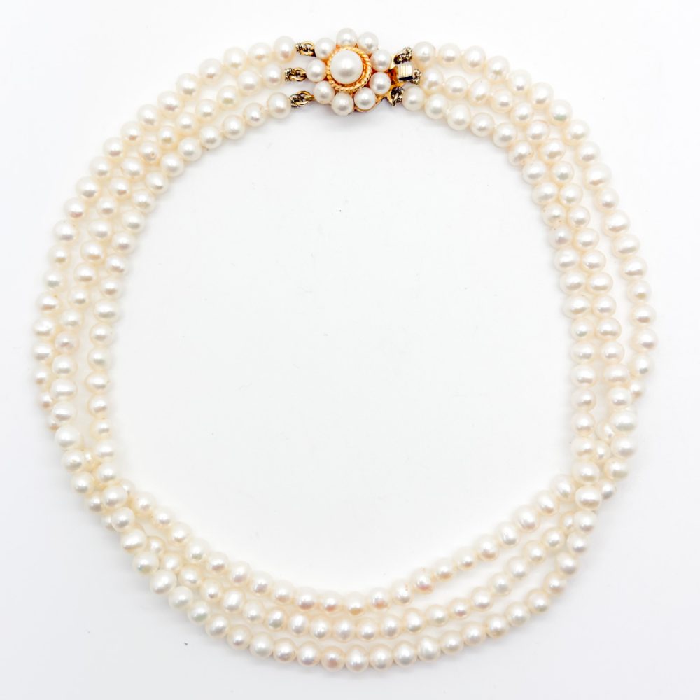 Vintage Flower Clasp Pearl Necklace